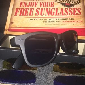 😎 Marlboro Collectors Sunglasses